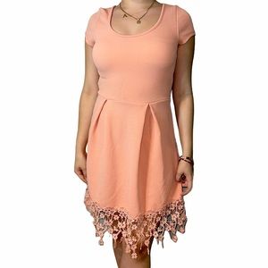 Charlotte Russe 🎀 Peach round neck short sleeve Fit & Flare floral Dress